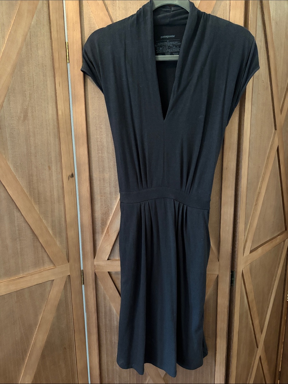 PATAGONIA Black Midi V-Neck Cap Sleeve Dress SIZE MEDIUM